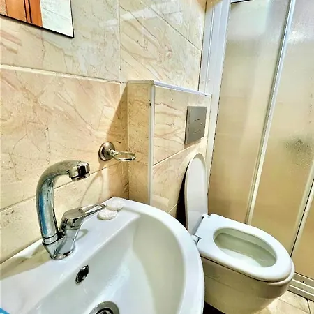 Hostal Viva Yenikapi - *